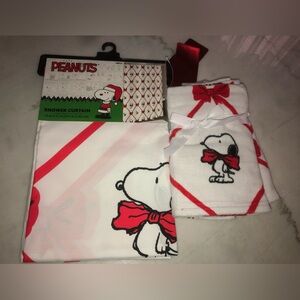 🎄 Peanuts / Snoopy Holiday Shower Curtain and 2 matching hand towels